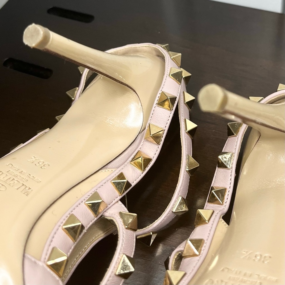 ✨SALE Valentino Garavani Patent Rockstud Caged Pumps for Spring - Picture 9 of 10
